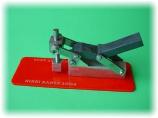 Toggle clamp